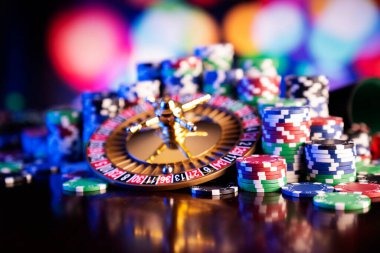 Caribbean Stud Poker live dealer table on grab4d with five-card hands visible